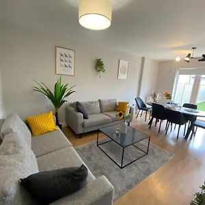 Extra Large In New House At Citywest Privatunterkunft